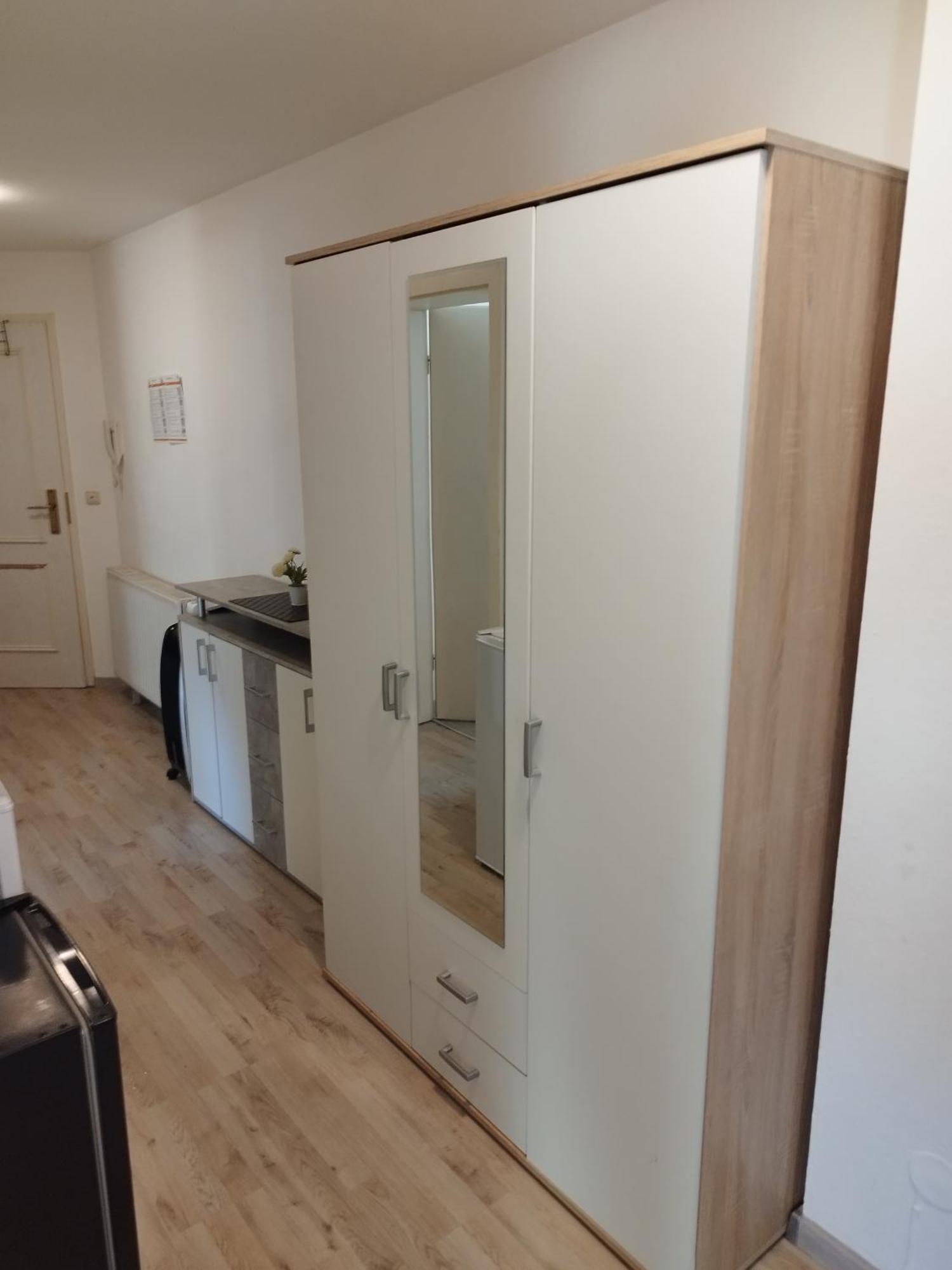 Flex Aparts - Grosse, Moeblierte Wohnung In Zwickau Mit 2 Zimmern Εξωτερικό φωτογραφία